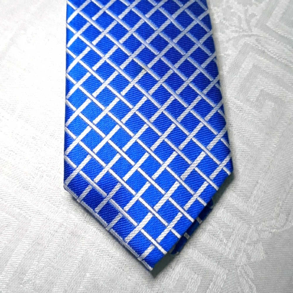 No name window pane white and blue silk tie